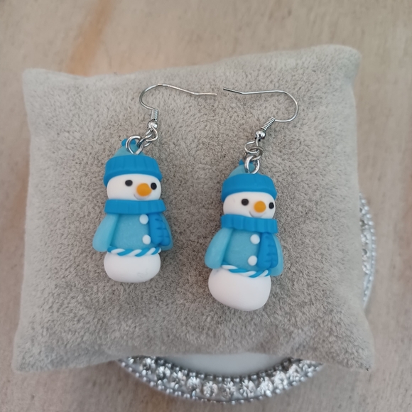 White & Blue Winter Holiday Snowman Dangle Drop Earrings New - Picture 7 of 9
